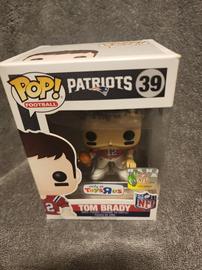 Funko Pop NFL Patriots Tom Brady Throwback Red Jersey Toys R Us Exclus