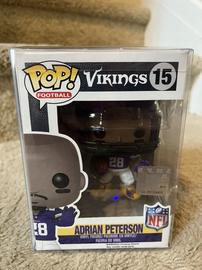 Funko NFL Minnesota Vikings POP! Football Adrian Peterson Vinyl Figure #15  [Damaged Package, Mint Figures]